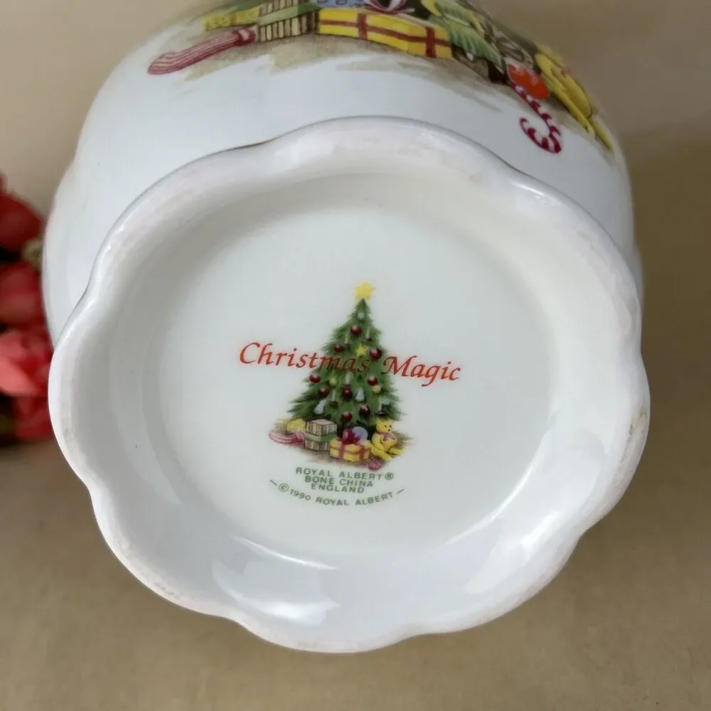 Royal Albert Old Country Roses Christmas Magic Gainsborough‎ Vase 6 5/8” W/ Box